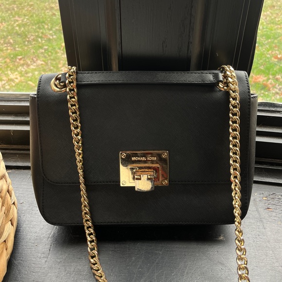 Michael Kors - Black Textured Leather Crossbody W/ Twist Lock & Chain Strap - Picture 1 of 5